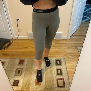 Nike pro women’s workout capri leggings